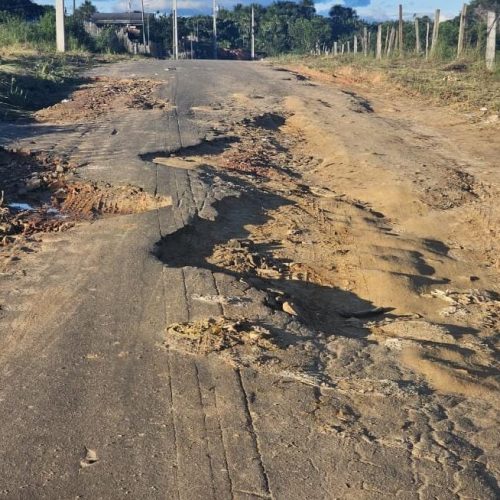 Buracos ameaçam segurança na estrada do Ramal do Batoque