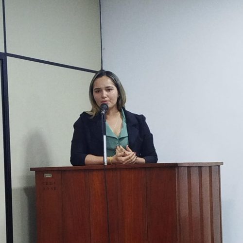 Vereadora Alana Souza destaca situação dos animais de rua e propõe criação do Departamento Municipal de Proteção Animal