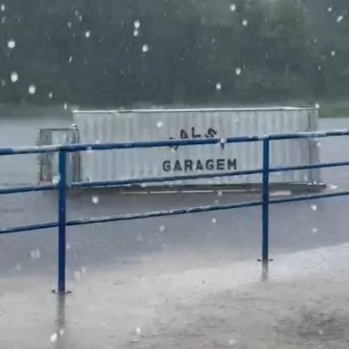 Barco garagem chama atenção na Alameda das Águas e viraliza nas redes sociais