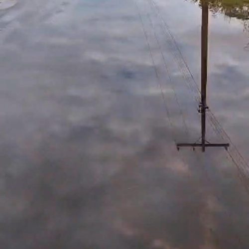 Trecho da Rodovia AC-405 dá sinais de alagamento e pode comprometer o tráfego