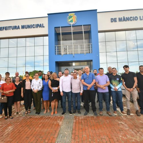 Deputado Nicolau Júnior visita Mâncio Lima e anuncia emenda especial no valor de R$ 490 mil para educação e produção agrícola