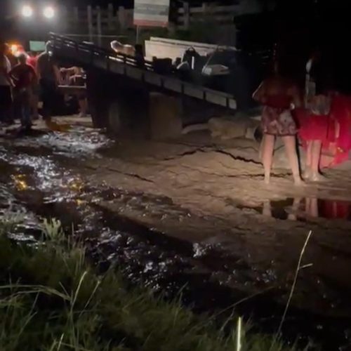Urgente: Caminhão atola no Ramal do Barão e vereadora Jaluza do Val cobra providências urgentes na recuperação da estrada