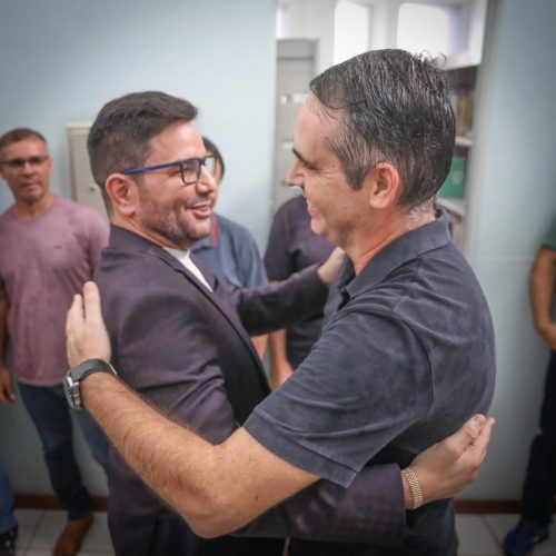 Com MDB cortejado pelo PP e UB, Gladson e Marcus Alexandre se abraçam e conversam