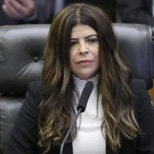 Justiça condena Antônia Lúcia por improbidade administrativa e determina perda do mandato