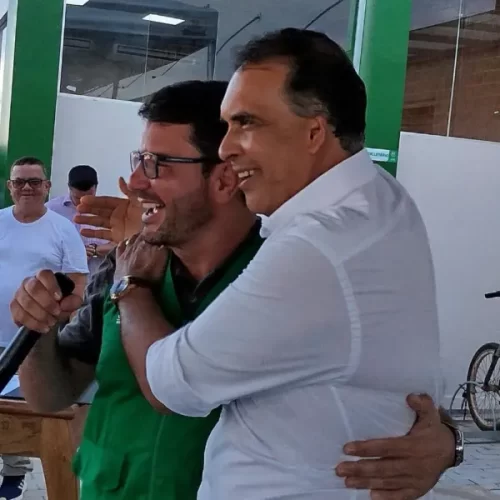 Gladson e assessor de Alan Rick trocam farpas durante evento em Sena Madureira