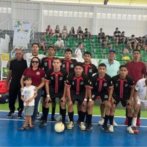 Futsal Sub-17 da Escola 1º de Maio encanta e conquista título regional em Cruzeiro do Sul com goleada histórica
