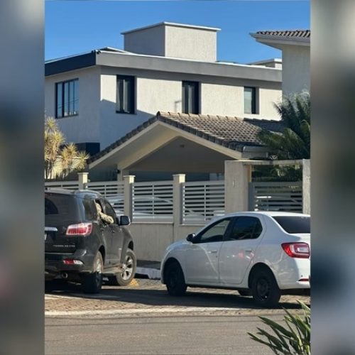 PF apreende US$ 14 mil na casa de Bolsonaro