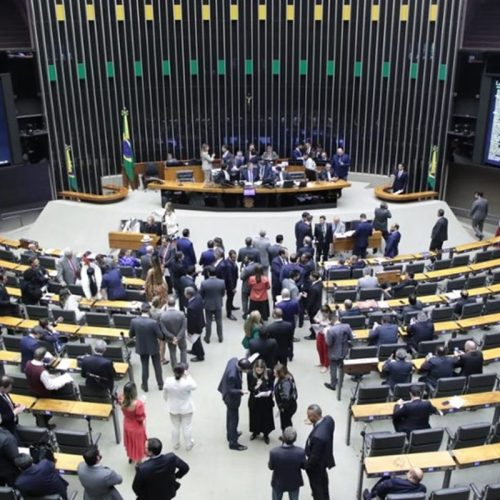 STF dá 10 dias para Câmara explicar tramitação da PEC da Blindagem