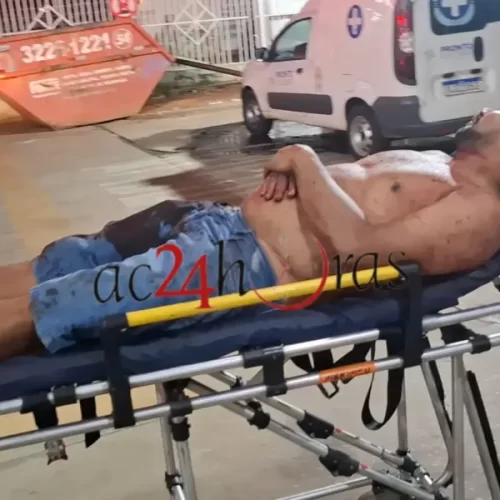 Pai é ferido com gargalo de garrafa pela filha durante bebedeira