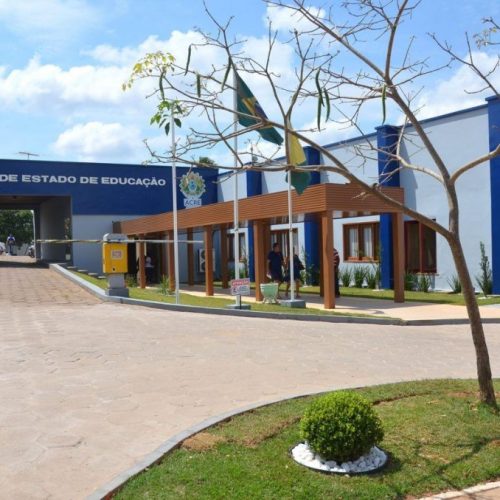 Professores provisórios serão demitidos em dezembro, confirma secretário de Educação