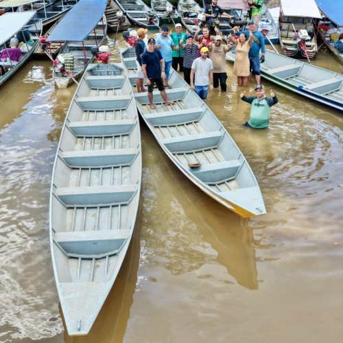 Prefeito Zé Luiz acompanha entrega de barcos motorizados a comunidades ribeirinhas de Mâncio Lima