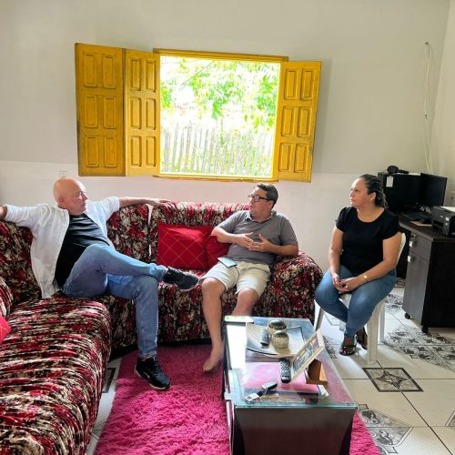 Deputado Zé Adriano visita vereadora Reziane Barros e dialoga sobre emendas para o município