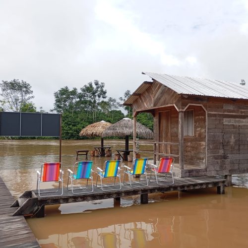 Na Serra do Divisor, Rio Moa sobe rapidamente e deixa pousada em situação de risco
