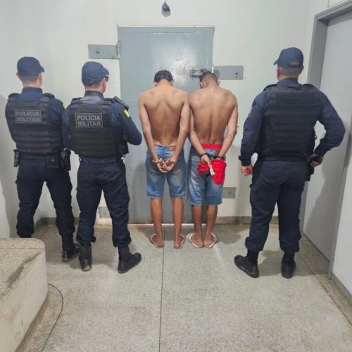 Polícia Militar prende dois suspeitos e apreende drogas em Cruzeiro do Sul