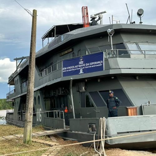 Navio da Marinha atraca em Cruzeiro do Sul e inicia atendimentos no Vale do Juruá