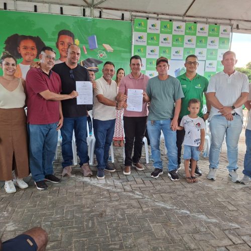 Zé Luiz oficializa investimentos nas áreas da  educação, saúde, esporte e transporte ribeirinho em Mâncio Lima