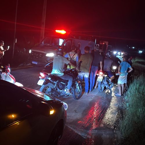 Buraco na via causa acidente na Avenida Japiim, em Mâncio Lima