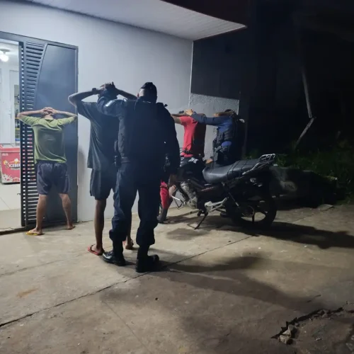 ROTAM prende homem com arma após roubo a mercantil em Cruzeiro do Sul
