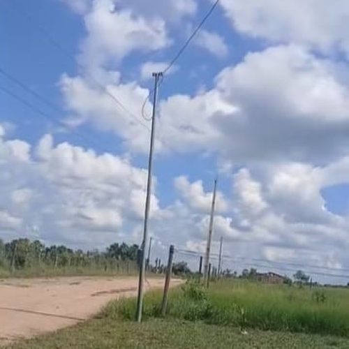 Moradores da Rua Anselmo Maia em Mâncio Lima cobram transformador da Energisa após mais de dois meses sem energia