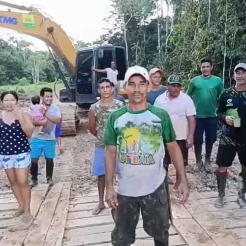 Moradores da aldeia Nukini no Rio Moa Fazem ramal e ponte para escoamento da produção em Mâncio Lima