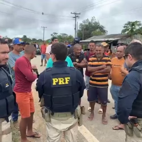 BR-364 é liberada após moradores aceitarem compromisso do Deracre