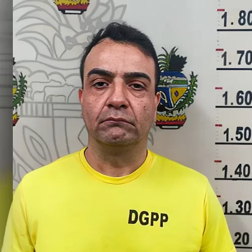 Polícia divulga imagens do pai de Duda Freire entregando drogas em marmitas