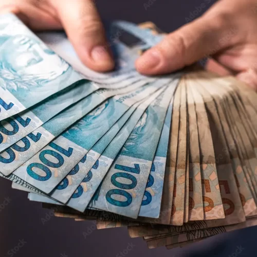 Na conta! Servidores públicos recebem salário antecipado nesta terça-feira