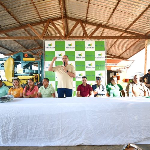 Prefeitura de Mâncio Lima entrega fardamento e EPIs a servidores das Secretarias de Obras, Urbanismo e Transporte