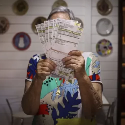 Conta de luz mais cara: fatura terá taxa extra de R$ 7,87 em agosto