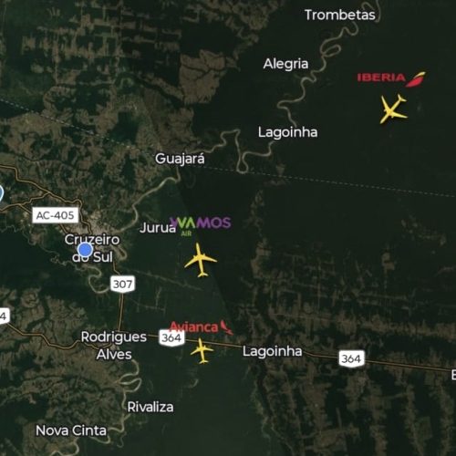 Três aviões sobrevoam o céu de Cruzeiro do Sul ao mesmo tempo e chamam atenção de moradores