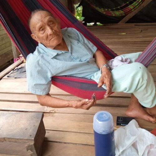 Aos 100 anos de idade indígena Kaxinawá é atendido pela Polícia Civil em ação de cidadania no interior do Acre