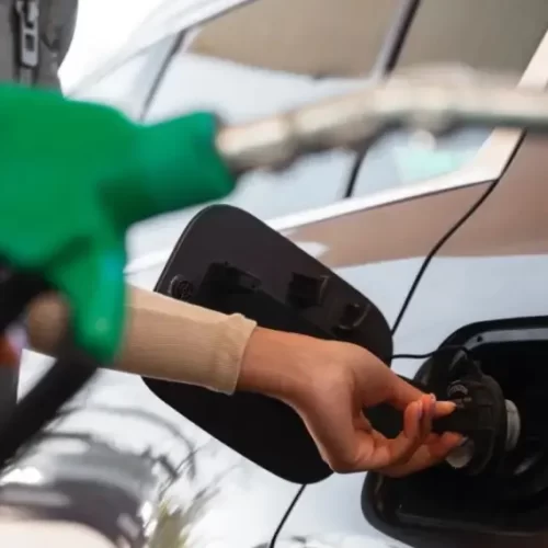 Guerra no Oriente Médio pressiona petróleo e pode elevar preço da gasolina no Acre, diz sindicato