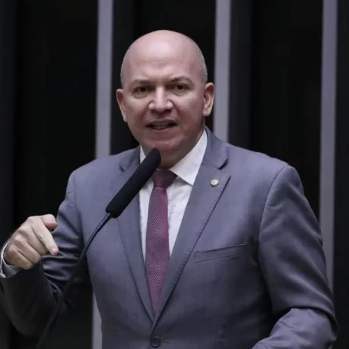 Gerlen gasta quase R$ 2 milhões em poucos meses com combustível enquanto falta remédio nos postos