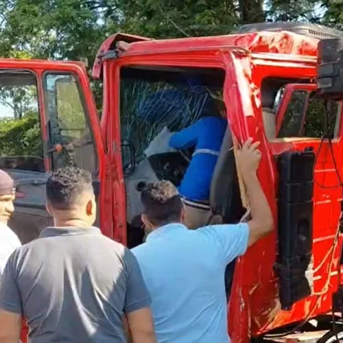 Urgente: acidente na BR-364 deixa vítima presa às ferragens no interior do Acre