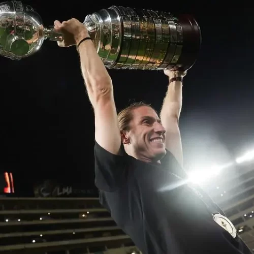 Flamengo demite Filipe Luís após vitória histórica e pressão recente no clube