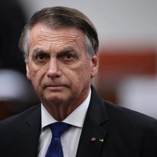 Médicos dizem que Bolsonaro tem risco potencial de morte se quadro piorar