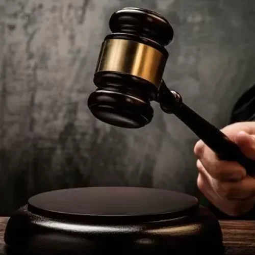 Justiça suspende participação de candidato em concurso da Educação