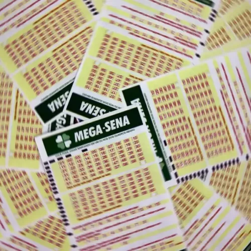Mega-Sena acumula, e prêmio sobe para R$ 50 milhões; confira dezenas