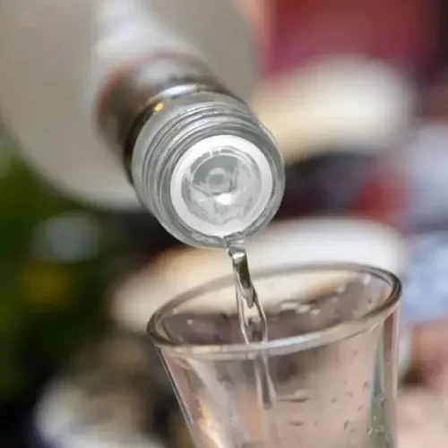 Rondônia investiga 1º caso de intoxicação por metanol