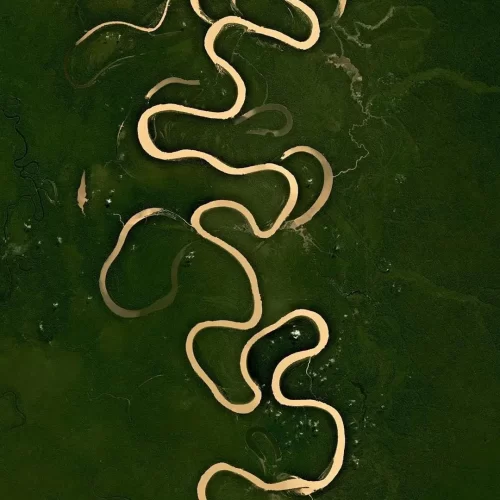Rio mais sinuoso do mundo passa pelo Acre e forma diversos lagos ao seu redor; entenda