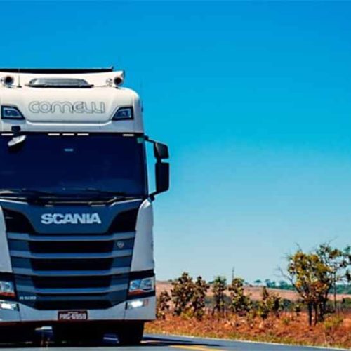 Caminhoneiros suspendem greve, mas não descartam