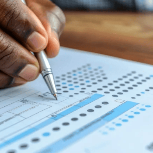 Salários de até R$ 3,2 mil: prefeitura abre processo seletivo na área da Saúde e Assistência Social